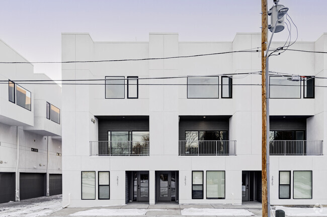 Building Photo - 3837 Newport St