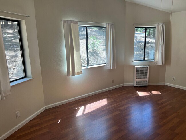 Building Photo - 13254 Wells Fargo Dr