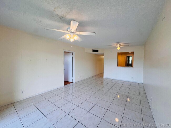 Building Photo - 8025 S Colony Cir