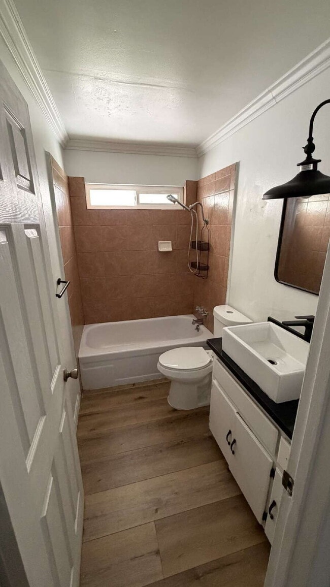 Building Photo - Beautiful Single-Story Home with Fireplace & Huge Backyard