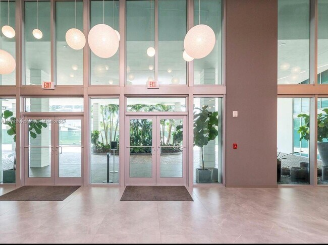 Building Photo - 350 S Miami Ave