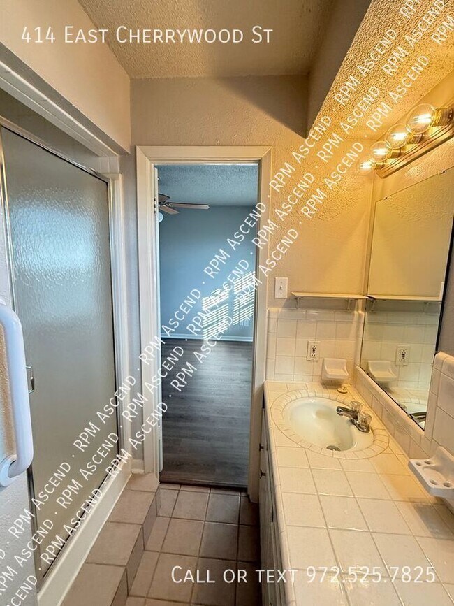 Building Photo - 414 E Cherry Wood Ln