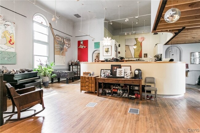 Building Photo - 304 E Genesee St