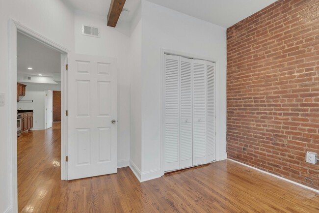 Building Photo - 356 Varick St