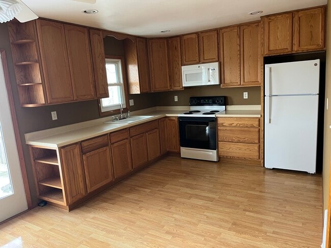 Building Photo - 4610 S County Line Rd W