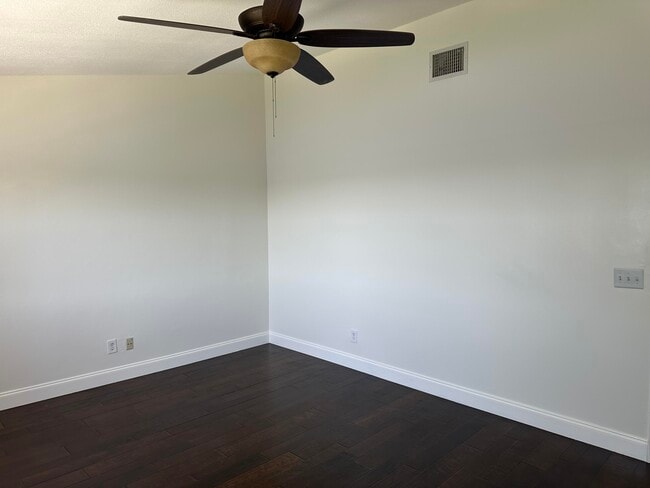 Building Photo - 5220 NW 53rd Ave