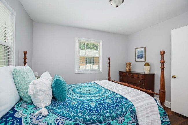 Building Photo - Adorable home in Kernersville!