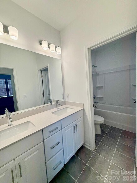 Building Photo - 206 Silver Fleet Dr