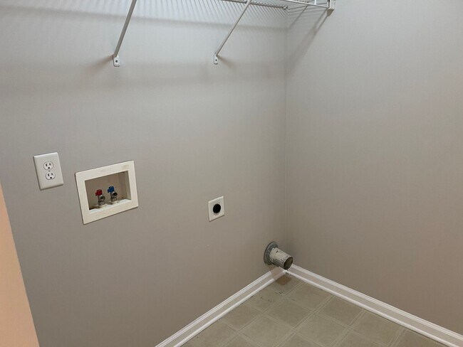 Building Photo - Adorable 3 Bedroom, 2 1/2 Bath
