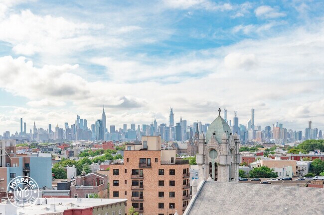 Building Photo - 21 Monitor St