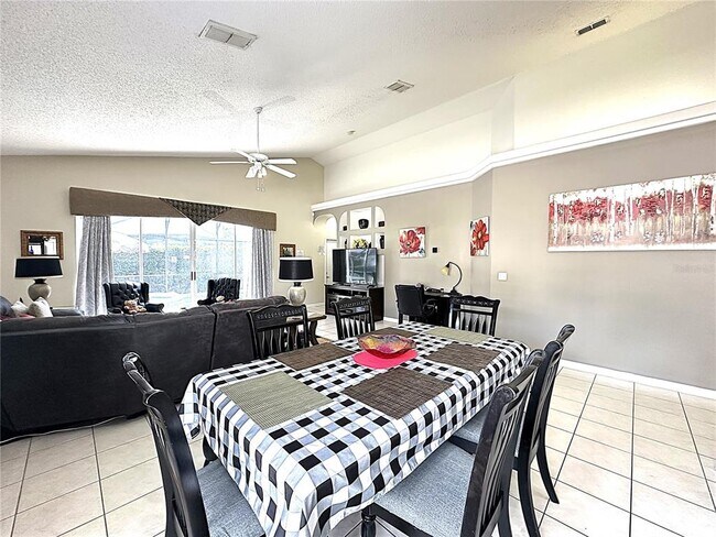 Building Photo - 16724 Rolling Green Dr