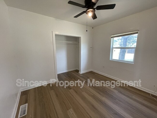 Building Photo - 2023 NW 40th St