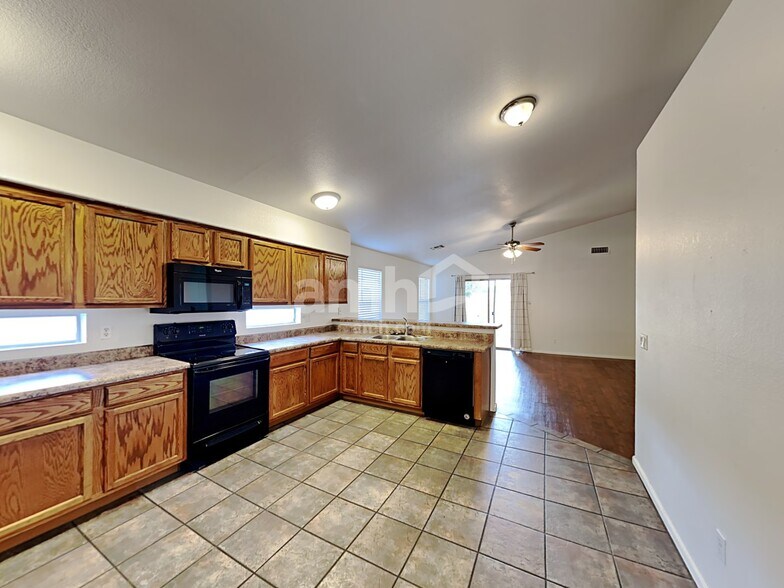 Building Photo - 1303 N Balboa Dr