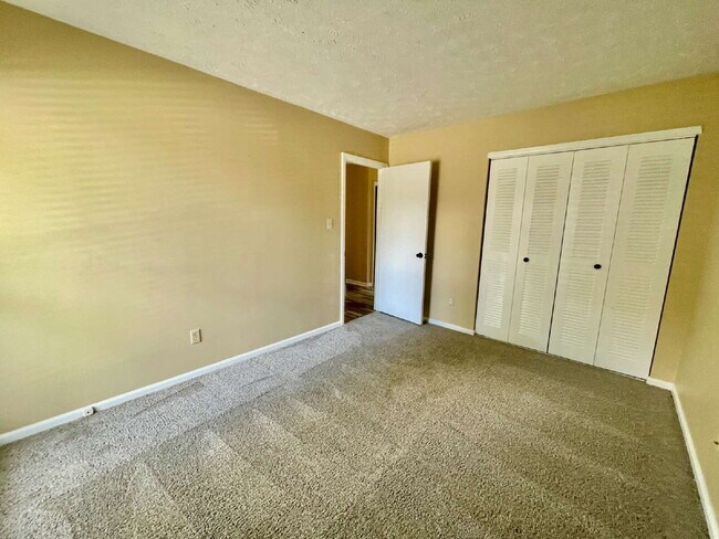 Building Photo - Charming 3-Bed Townhome In Three Colonies