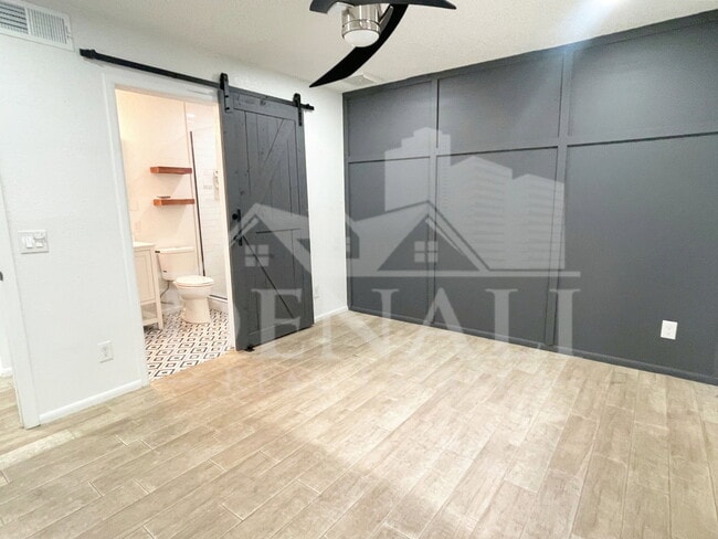 Building Photo - 423 S Terry Ln