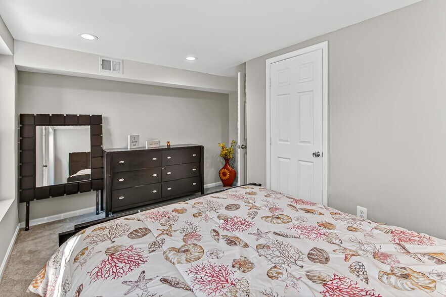 Building Photo - 1300 Pinstripe Ct