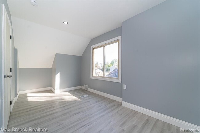 Building Photo - 9327 Schaefer Hwy