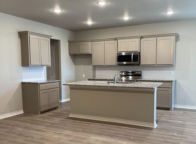 Building Photo - 4 bed 2 bath 2 car garage Frenship ISD!