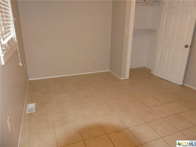 Building Photo - 1144 Canyon Bend