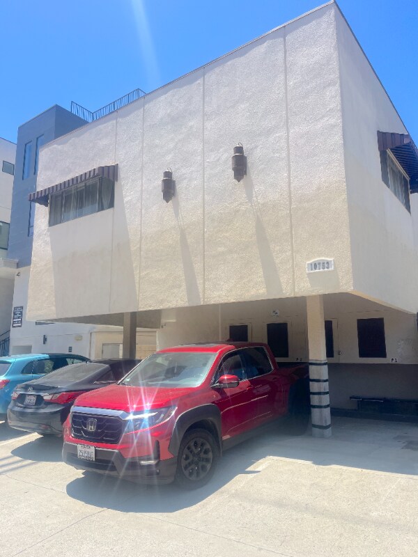 Building Photo - 10753 Palms Blvd