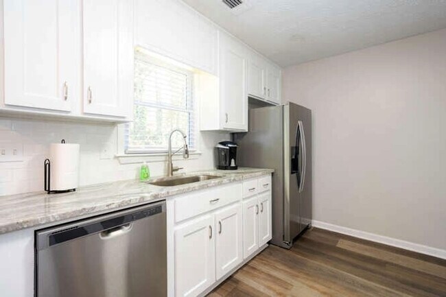 Building Photo - 1060 Washington Ave