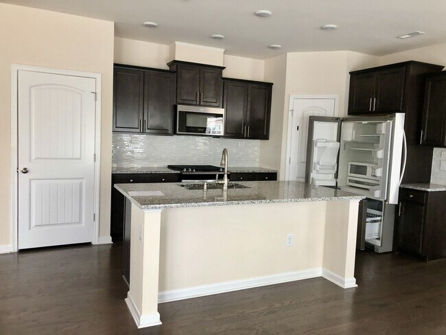 Building Photo - 4 Bed, 3 Bath in Desirable Apex