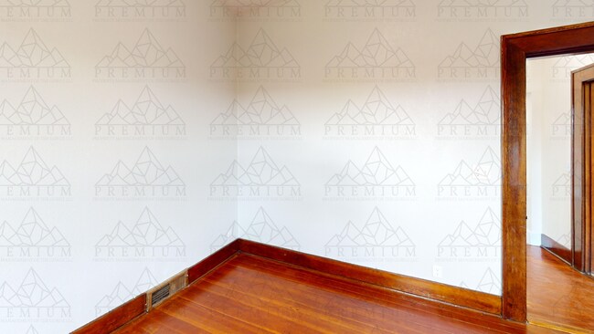 Building Photo - BEAUTIFUL 3 BED 1 BATH HOME!