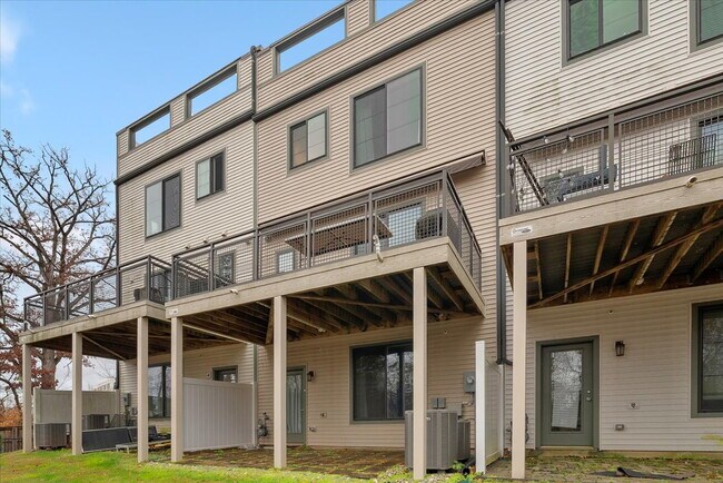 Building Photo - A Glimpse of Serene Living in Chantilly, VA