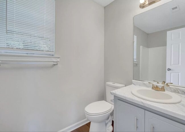 Building Photo - Charming ranch-style home located in the heart of Hinesville