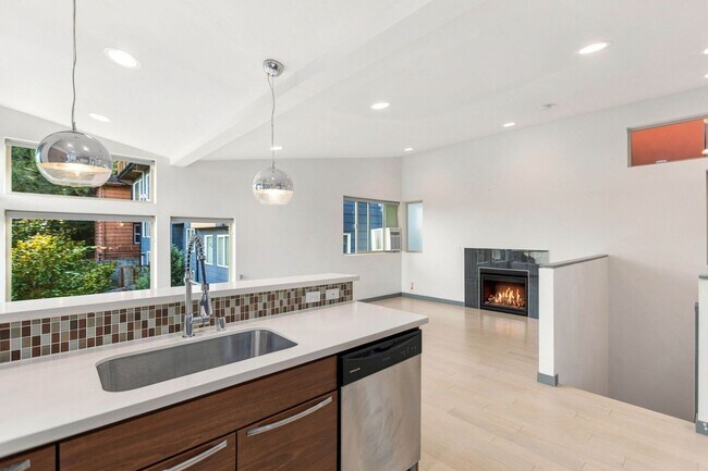 Building Photo - 1540 Sturgus Ave S