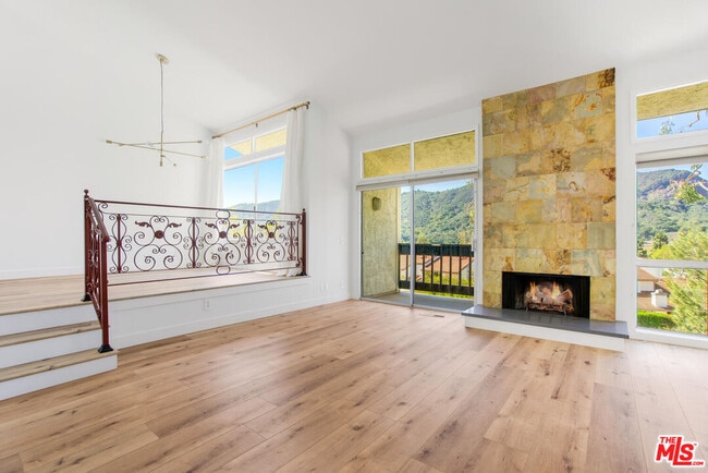 Building Photo - 17095 Palisades Cir