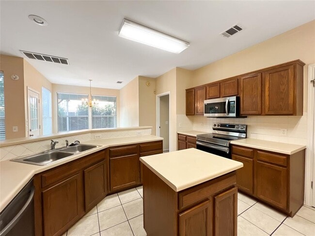 Building Photo - 1512 Suzi Ln