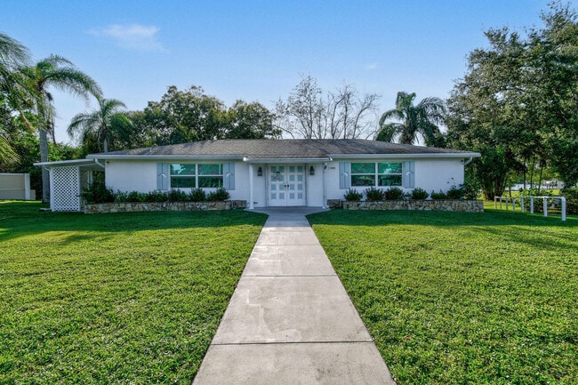 Building Photo - 1004 Stillwater Dr