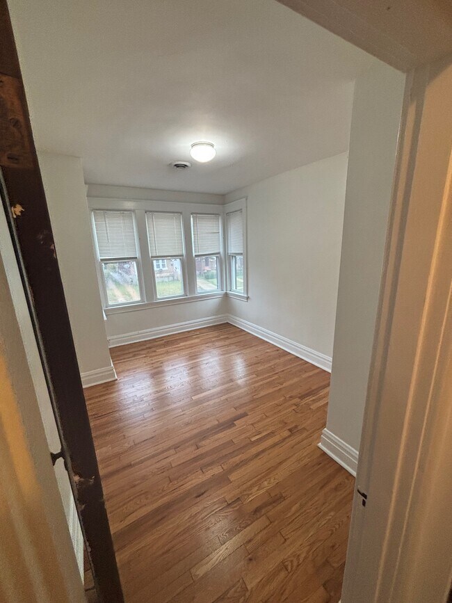 Building Photo - 5054 Winona Ave