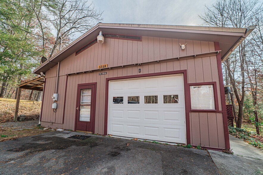 Building Photo - 1748 Paulas Huskey Cir