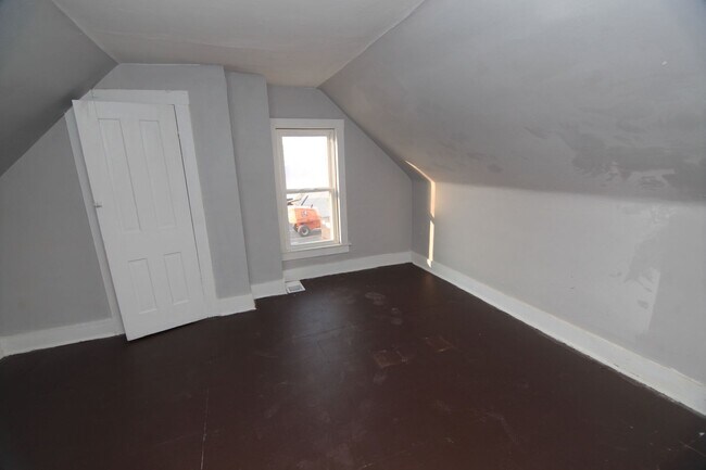 Building Photo - Updated 1 Bedroom Pet Friendly Home - Rent...