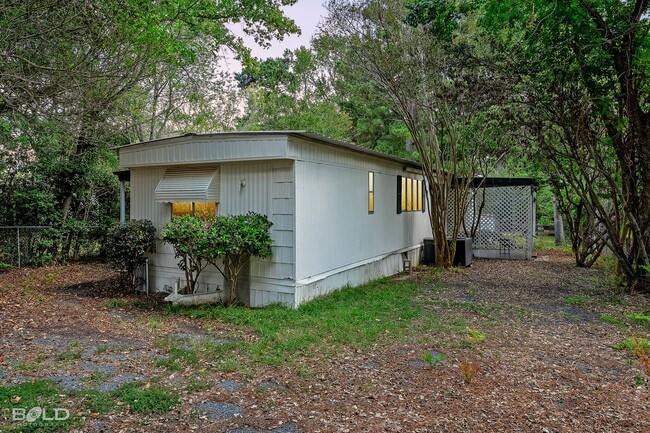 Building Photo - 589 N Main St