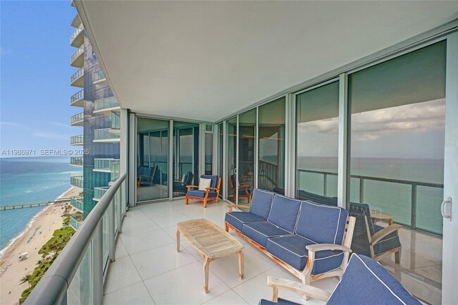 Building Photo - 17121 Collins Ave