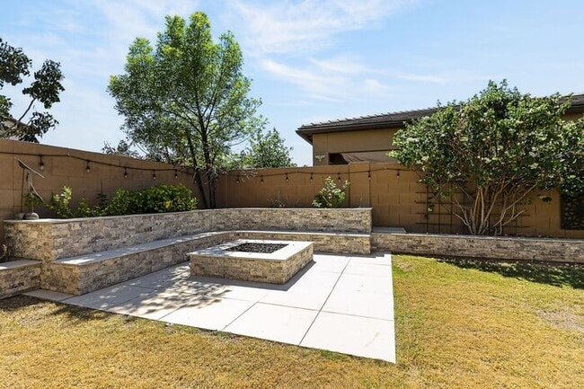 Building Photo - Stunning 5 Bed/5Bath Home in Gated Community – Over 3,100 SqFt of Modern Living -New Carpet throu...