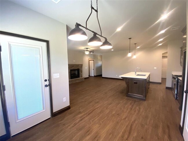 Building Photo - 4200 Royal Garden Dr
