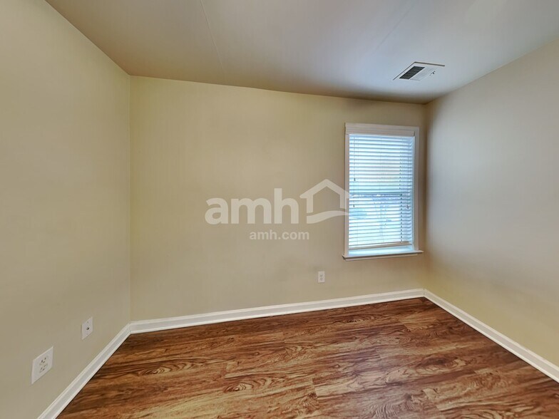 Building Photo - 5177 Rosewood Pl