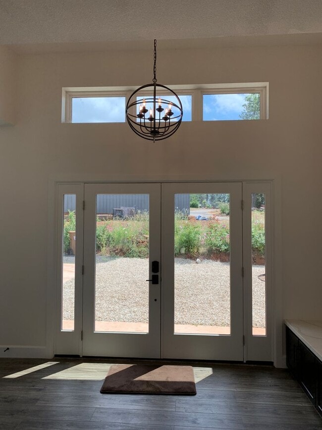 Building Photo - Breathtaking Paradise Retreat: Modern Home with Stunning Canyon Views and Next to Billie Park!