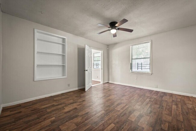 Building Photo - 1066 W 13th St