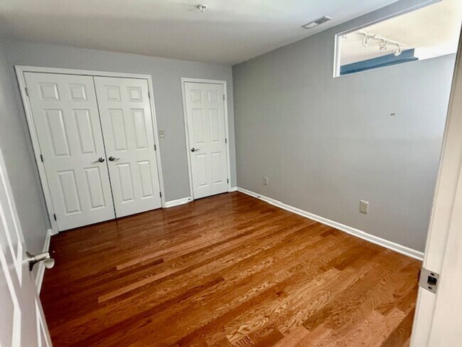 Building Photo - 160_WALL