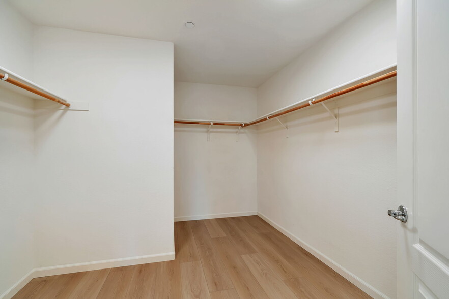 Building Photo - 3343 Vittoria Loop