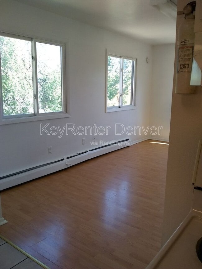 Building Photo - 1118 6th St