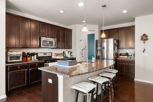 Building Photo - 3720 Honey Locust Dr