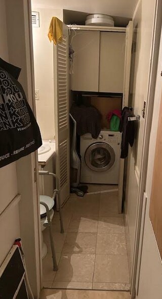 Building Photo - 44 E 12th St