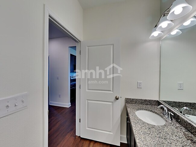 Building Photo - 1036 Walden Pond Dr