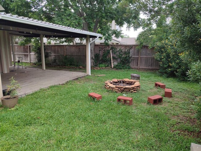 Building Photo - 2223 Greencove Ln